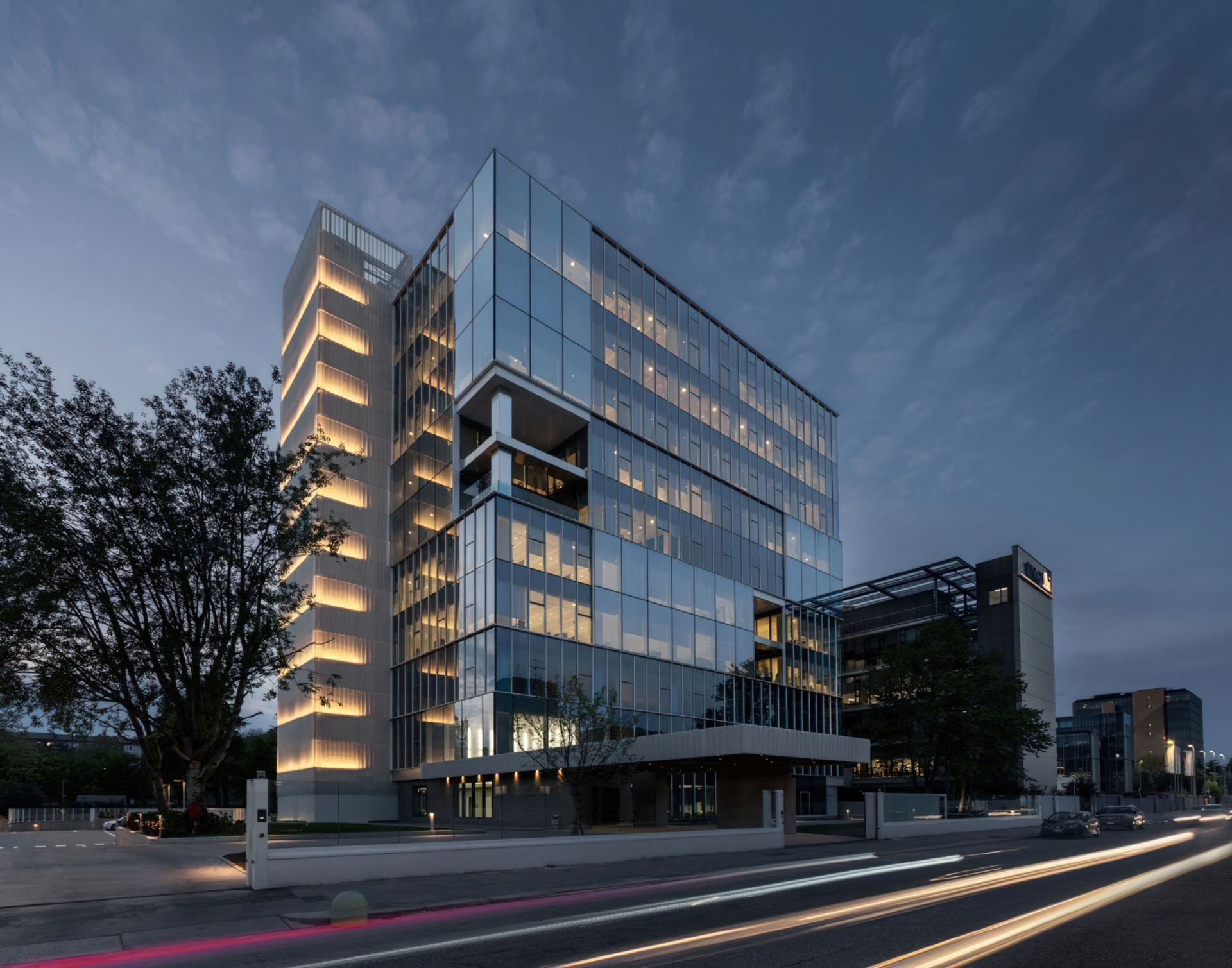 Dils in the sale of Urban Cube, office building in the heart of the Bicocca Urban District of Milan