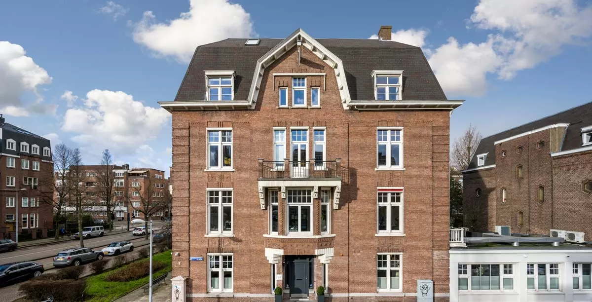 Office building J.J. Viottastraat 52 I Emmastraat 39 in Amsterdam sold to Kroonenberg Group